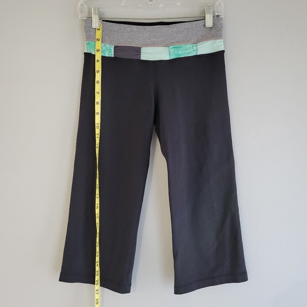Lululemon Reversable Cropped Work out Leggings Size 4 - Picture 4 of 10